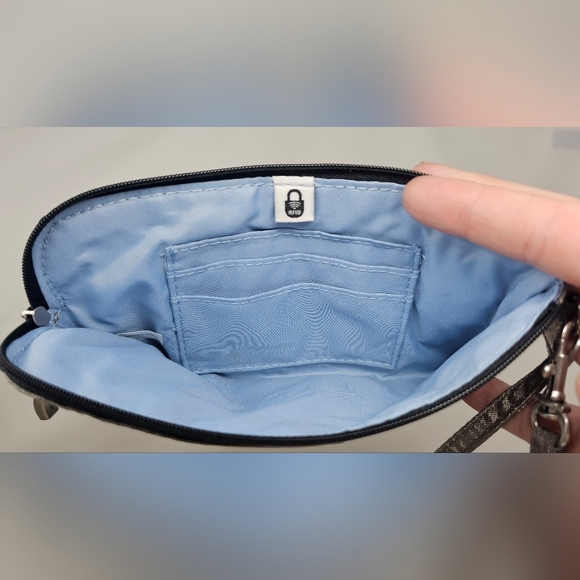 Baggallini On The Go Wristlet Wallet Phone Travel Silver Blue RFID - Picture 6 of 10